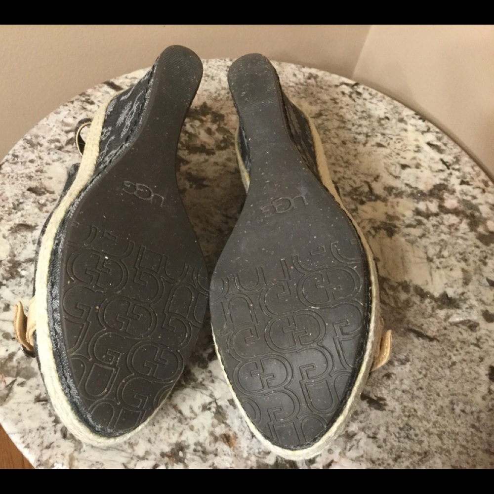 UGG Australia wedge size 8 - Picture 8 of 8